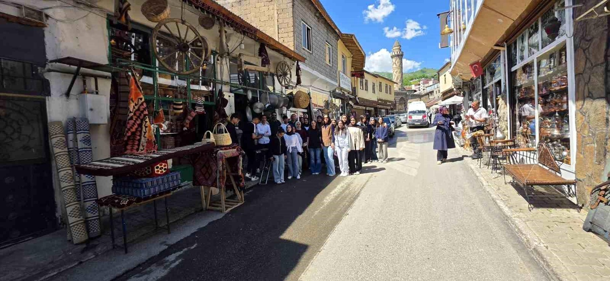 Muşlu Öğrenciler Tarihi Mekanlarla Geçmişe Yolculuk Yaptı