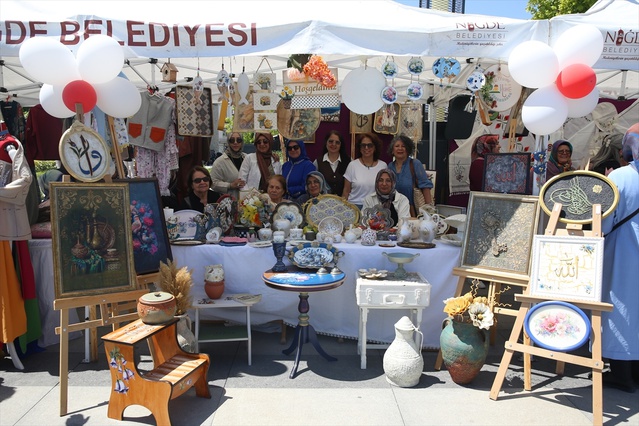 Niğde'de hayat boyu öğrenme sergisi açıldı