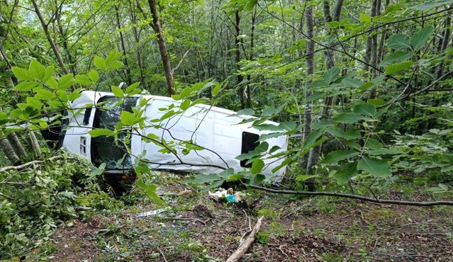 Kumru'da Minibüs Uçurumdan Yuvarlandı: 10 Yaralı