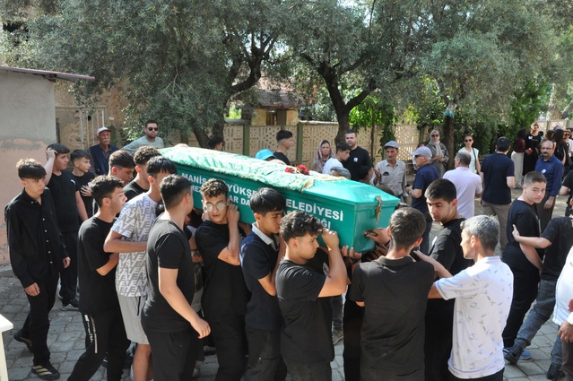 15 Yaşındaki Öğrenci Toprağa Verildi