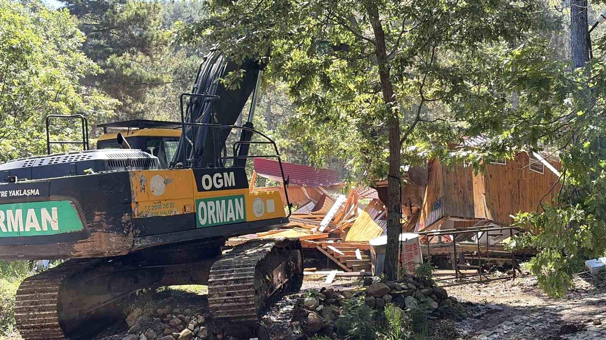 Olukbaşı Yaylası\'ndaki 225 Kaçak Yapı Yıkılıyor