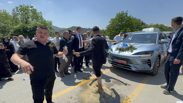Taraklı'da Damat Şov: Çiftetelli ve Emzik