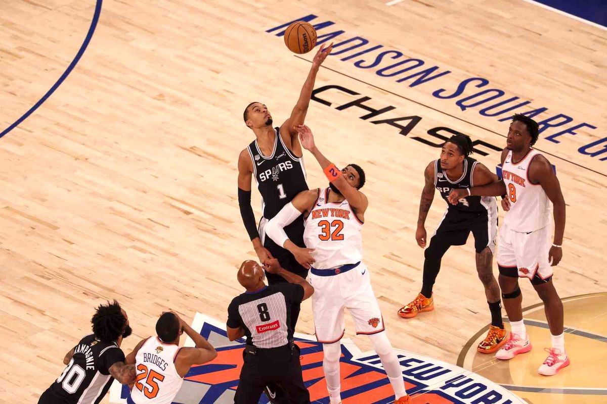 Spurs, Knicks\'i Yendi ve Seride İlk Galibiyetini Aldı