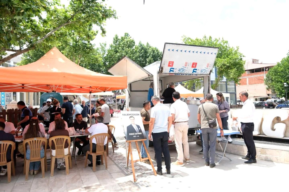 Sarıgöl\'de Ferdi Zeyrek için lokma hayrı düzenlendi