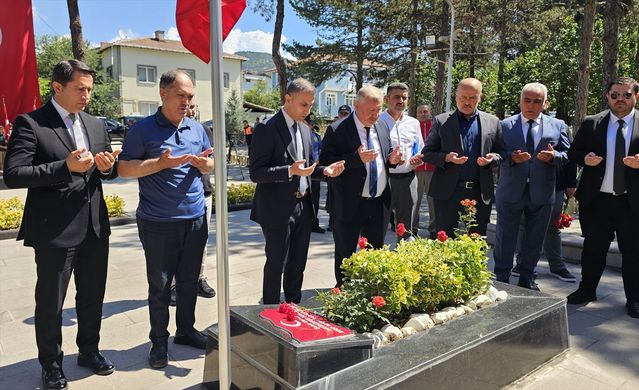 Şehit öğretmen Şenay Aybüke Yalçın kabri başında anıldı
