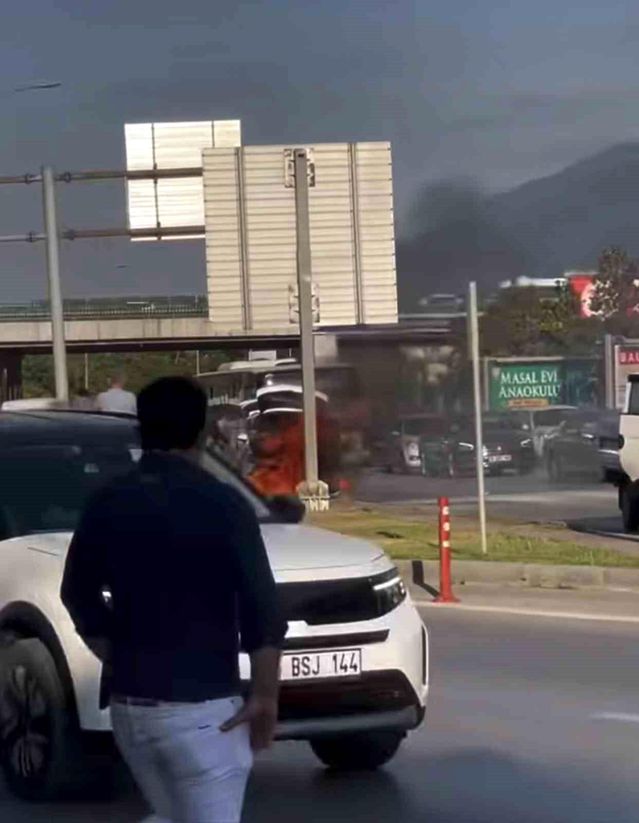 Bursa'da Seyir Halindeki Araç Yandı