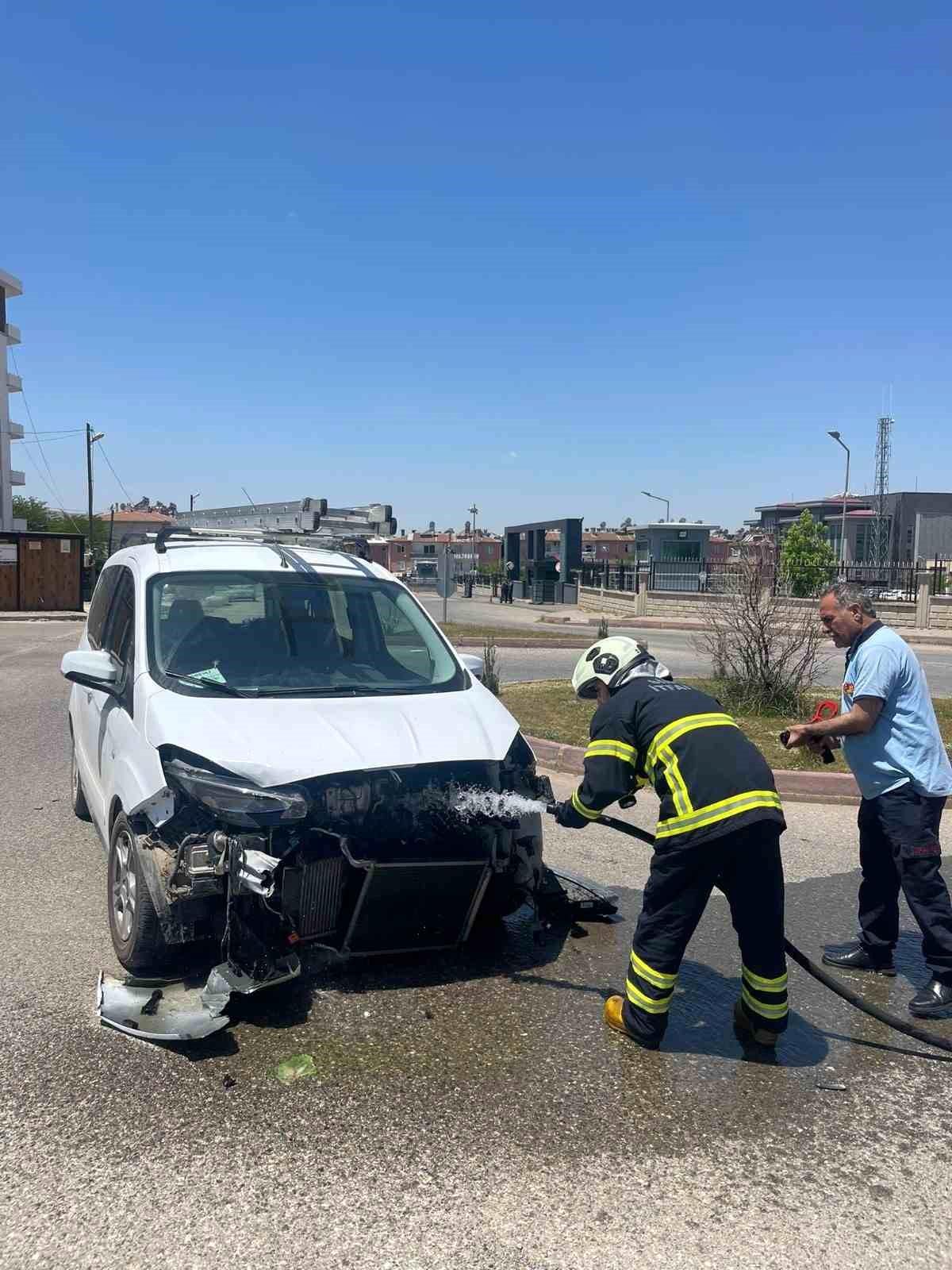 Siirt\'te Trafik Kazası Maddi Hasar Yol Açtı