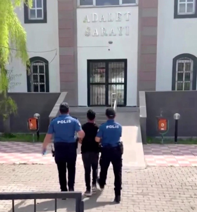 Hırsızlık suçundan aranan firari yakalandı