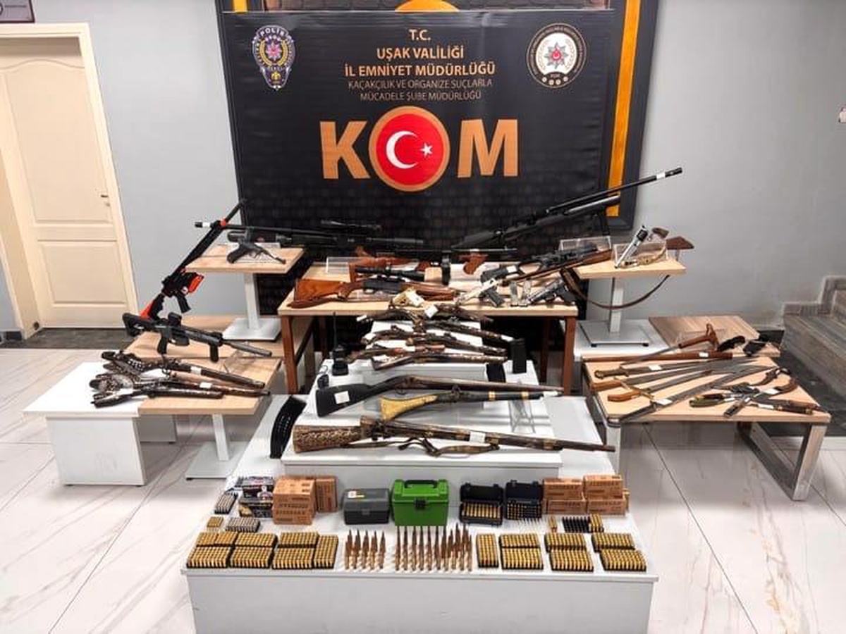 Uşak\'ta silah ve tarihi nitelikteki tüfekler ele geçirildi
