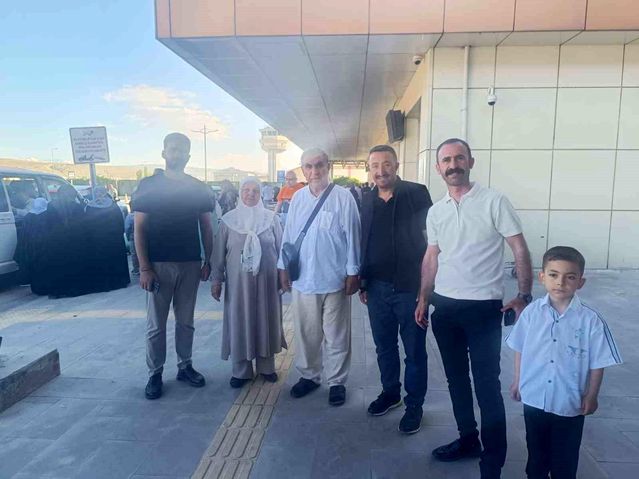 Van'dan İlk Hac Kafilesi Döndü