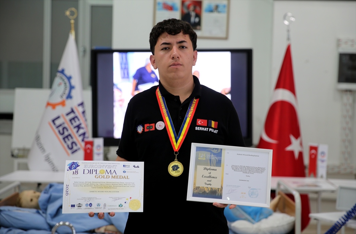 Vanlı Öğrencilerden Diyabetik Yaralara Altın Madalya