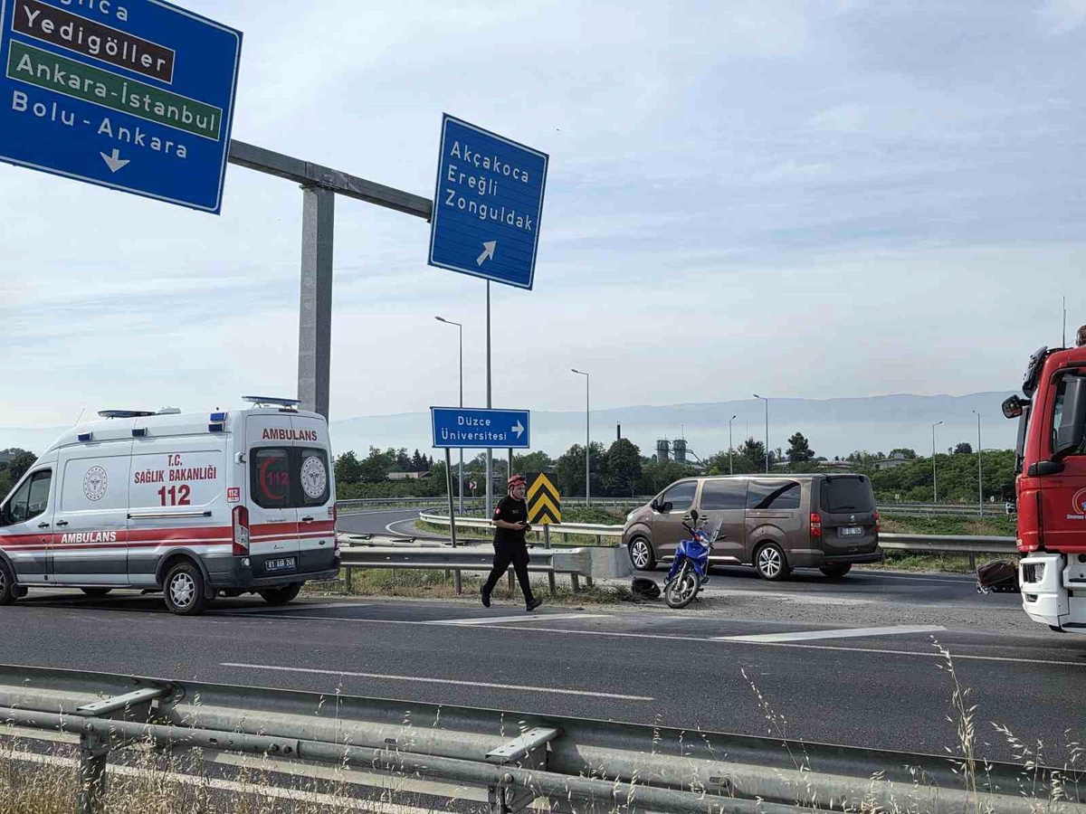 Düzce\'de Motosiklet Kazası: 65 Yaşındaki Sürücü Yaralandı