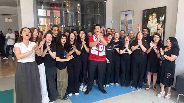 Bursa Lisesi, Dünya Kupası Marşıyla Birinci Oldu
