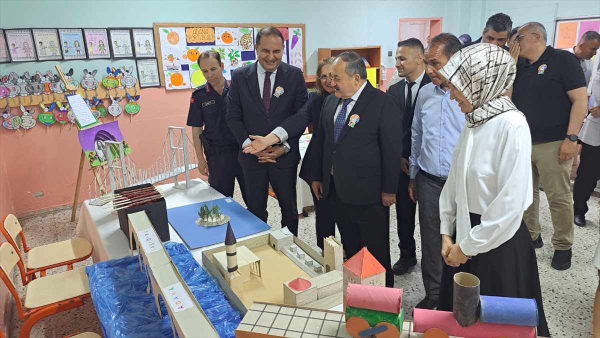 Adana\'da öğrencilere halk eğitimden kıyafet yardımı