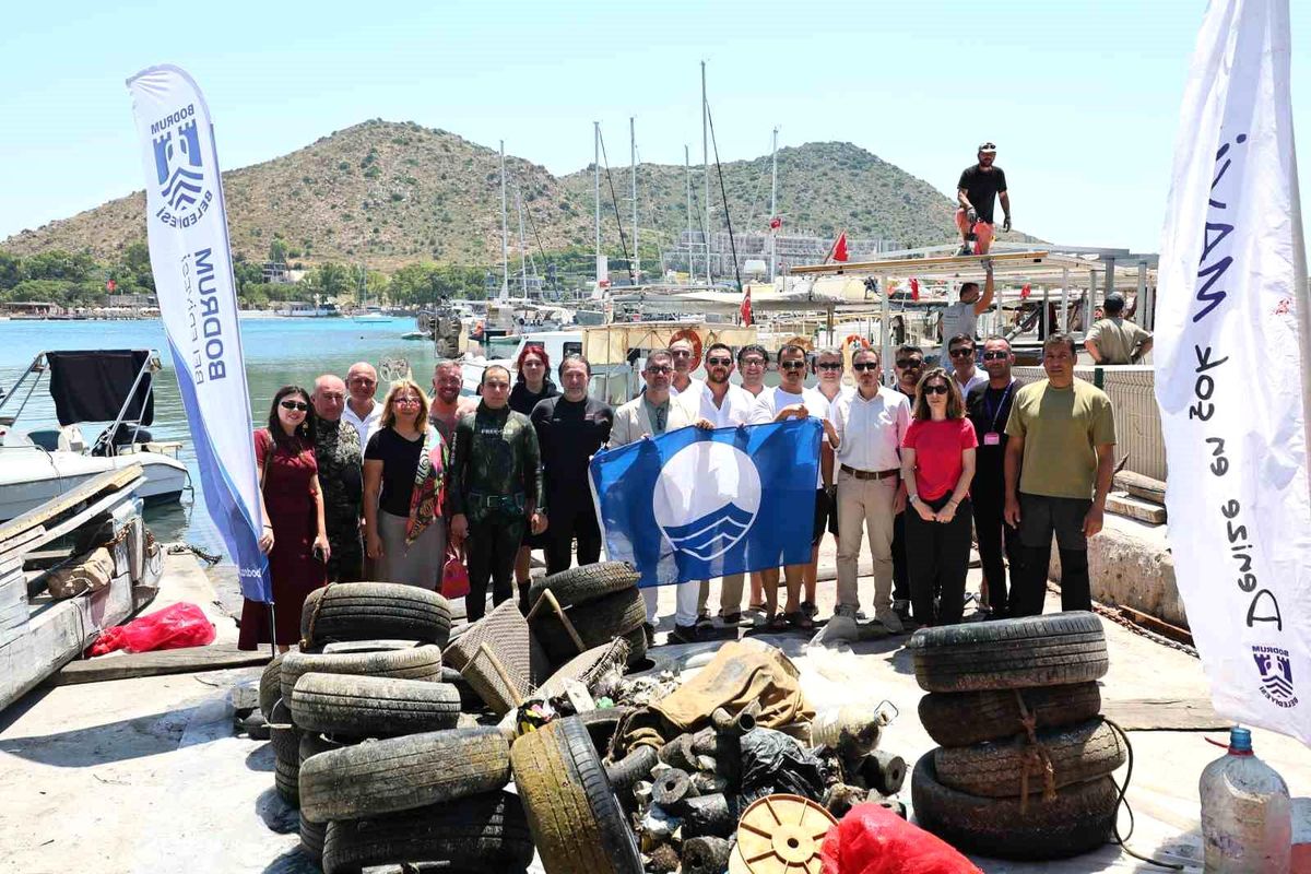 Akyarlar\'da deniz dibinden 1 ton çöp çıktı