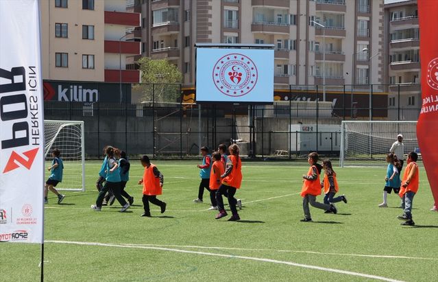 Ardahan'da Mavi Kart Futbol Turnuvası Başladı