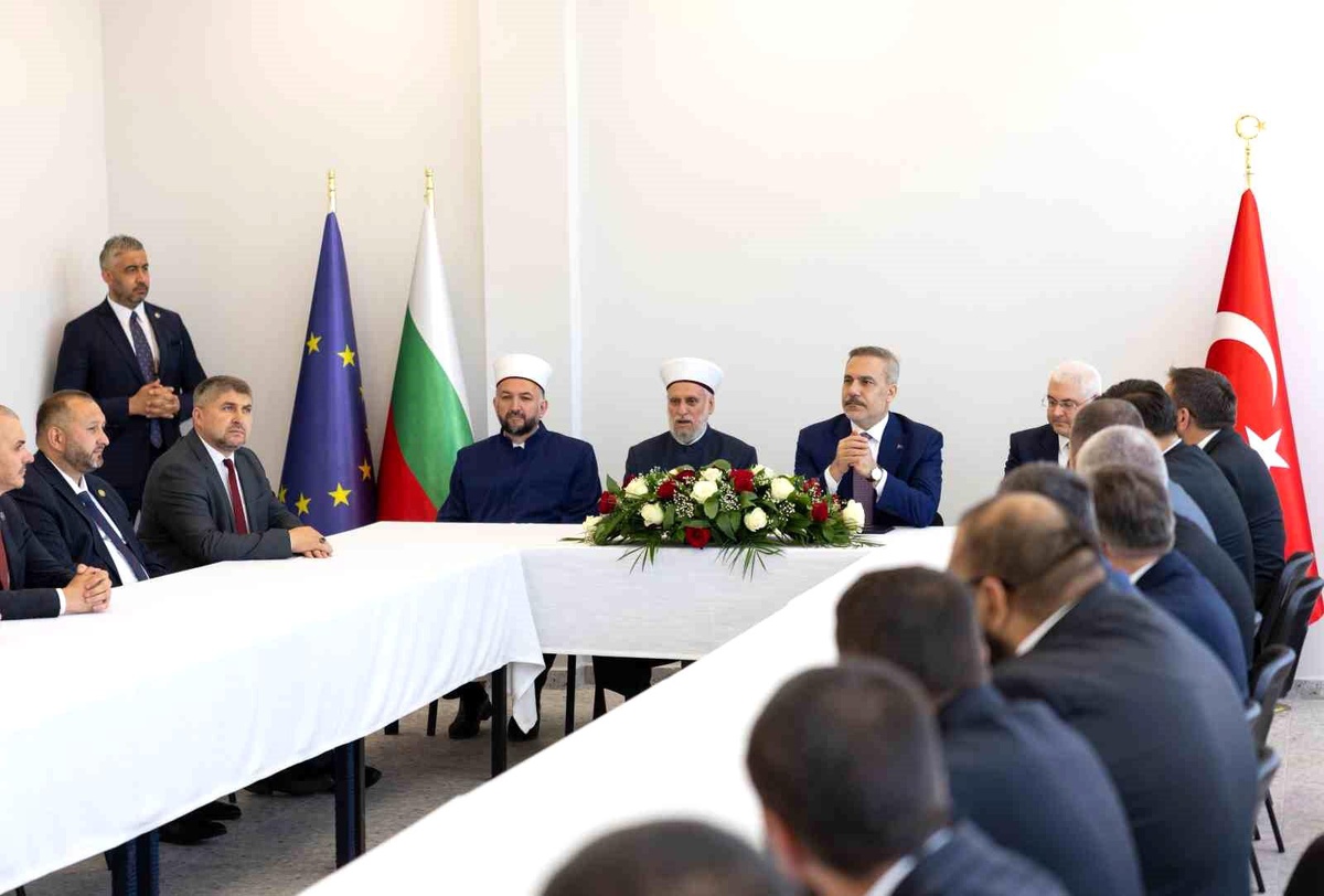 Fidan, Bulgaristan\'da İslam Enstitüsü\'nü Ziyaret Etti