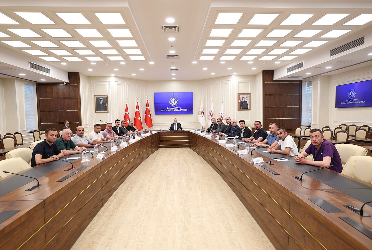 Bakan Işıkhan Maden İşçilerini Kabul Etti