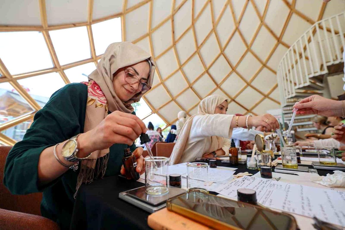 Başiskele\'de kadınlar aromaterapi eğitimleriyle kendi doğal ürünlerini üretiyor