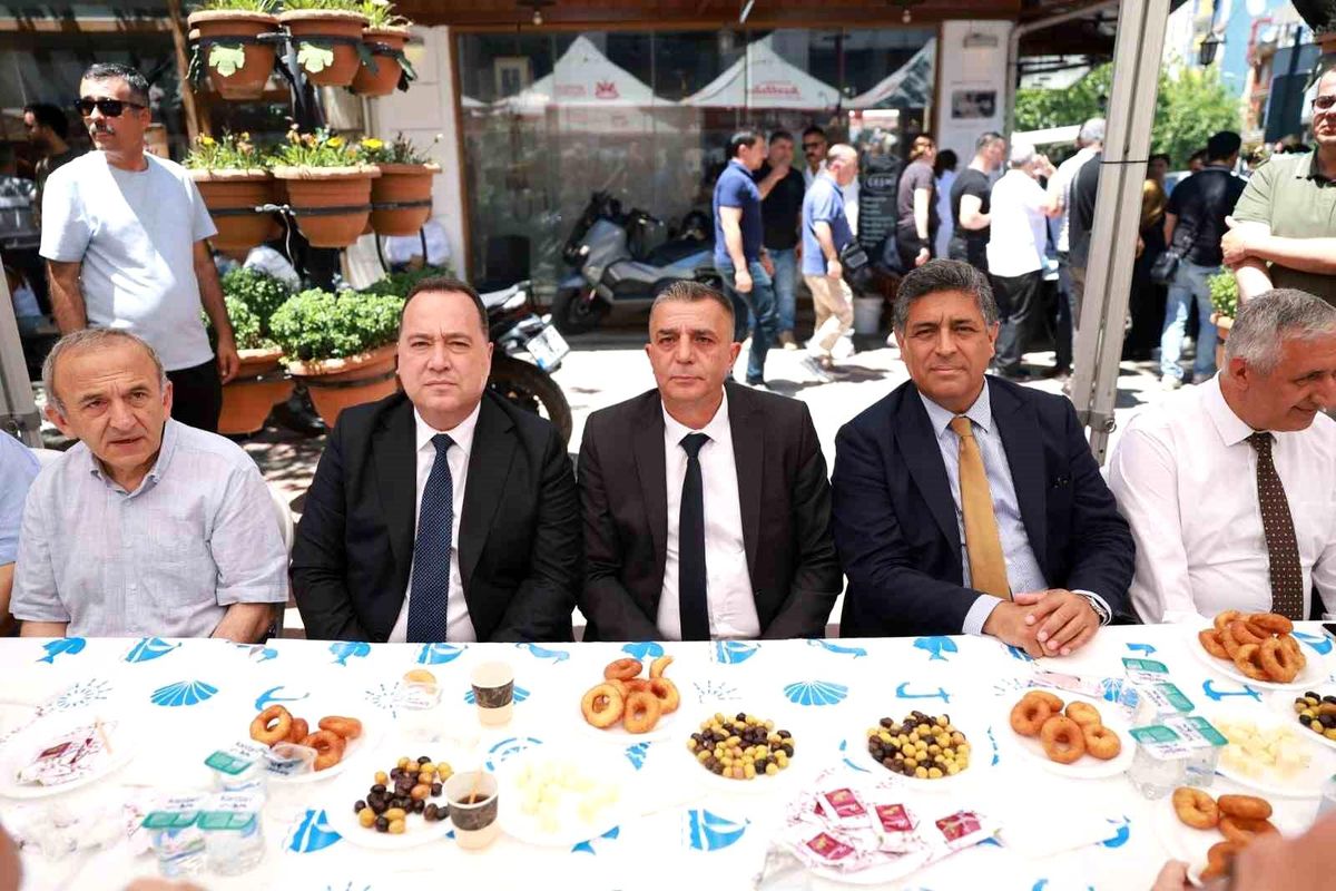 Başkan Şimşek, annesi için düzenlediği hayır programında taziyeleri kabul etti