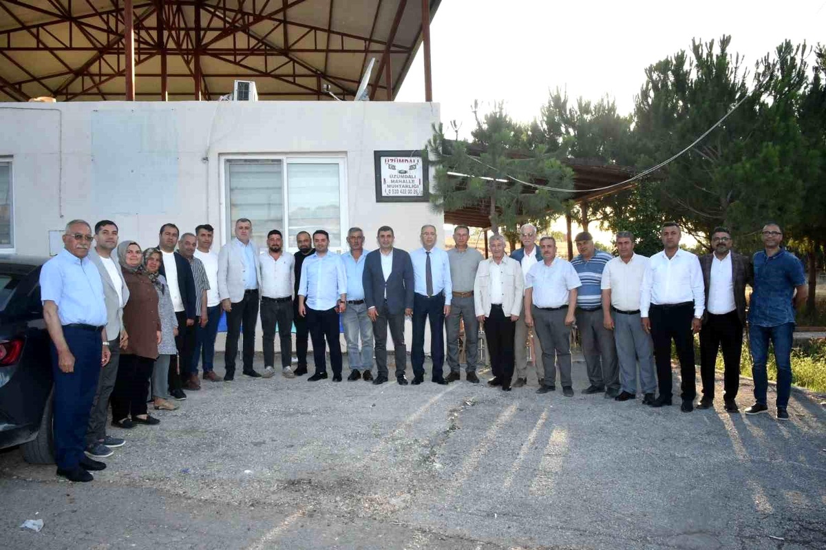Başkan Yapar, mahalle muhtarlarıyla bir araya geldi
