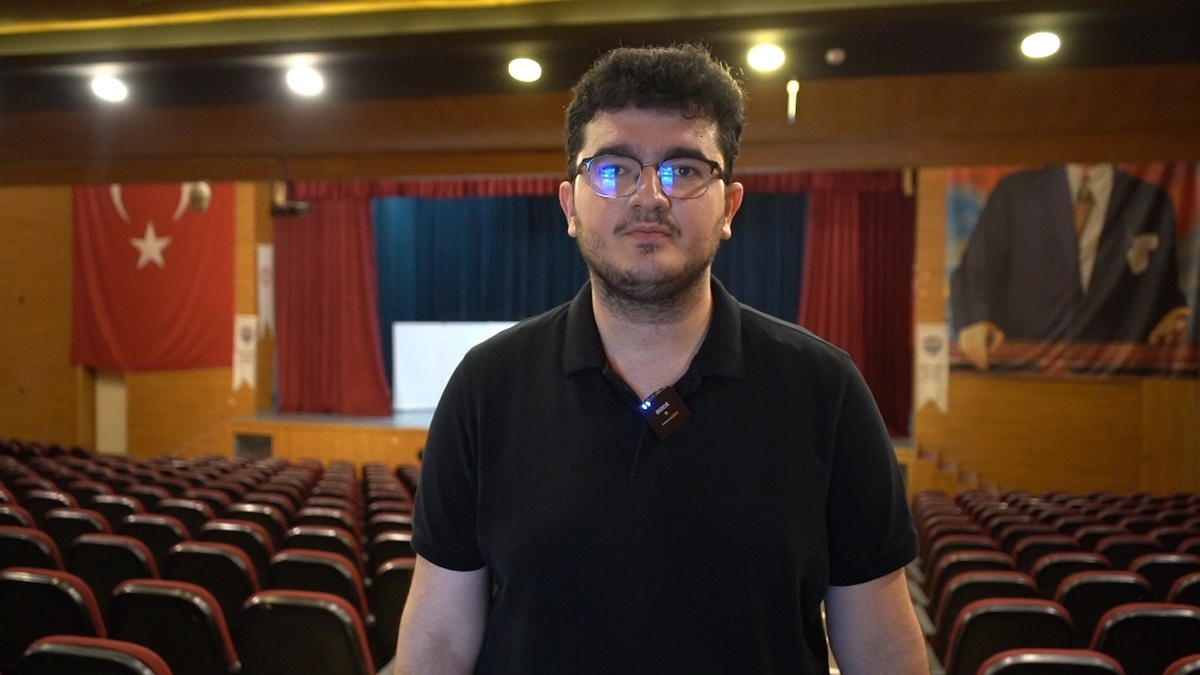 Siirt\'te Tiyatro ile Kitap Bağışı