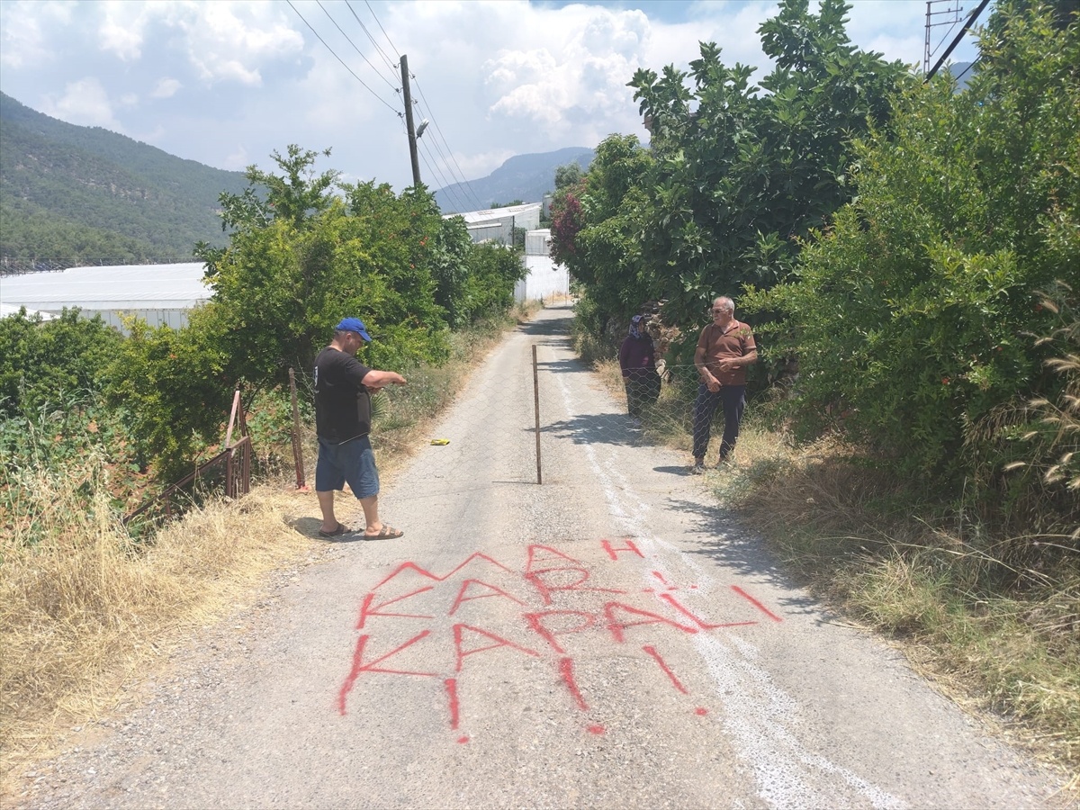Mersin\'de Yol Mahkeme Kararıyla Kapandı