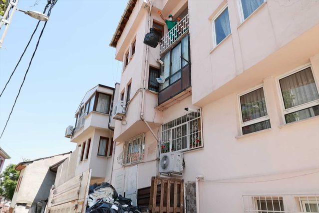 Bursa'da 20 Ton Çöp Temizlendi