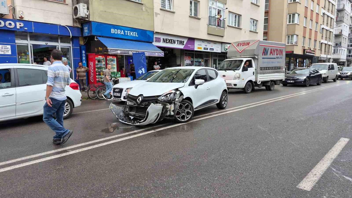 Eskişehir’de U dönüşü kazası: 2 yaralı