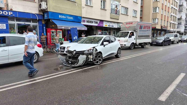 Eskişehir’de U dönüşü kazası: 2 yaralı