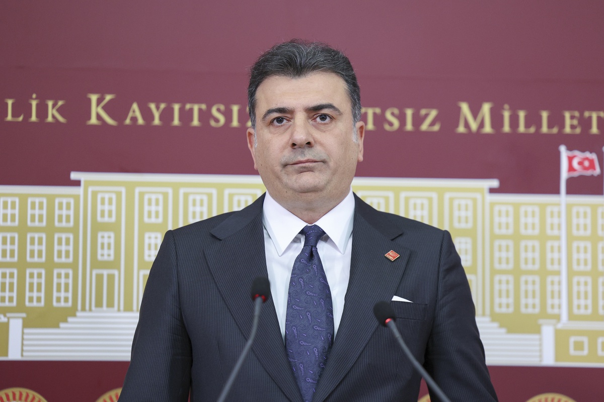 CHP\'de İhraç Gündemi: Zeynel Emre Açıklamalarda Bulundu