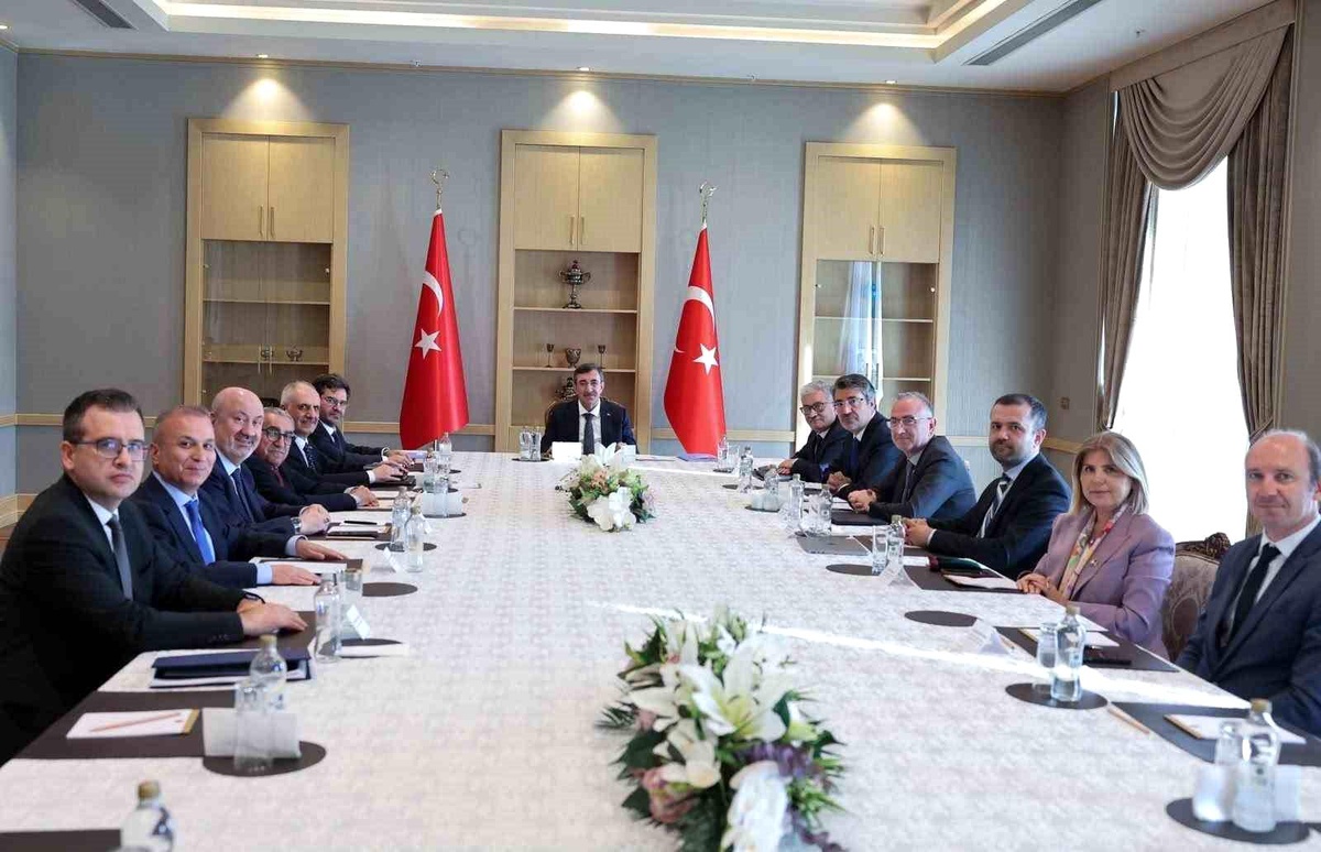 Cevdet Yılmaz Ekonomi Kurulu ile Buluştu