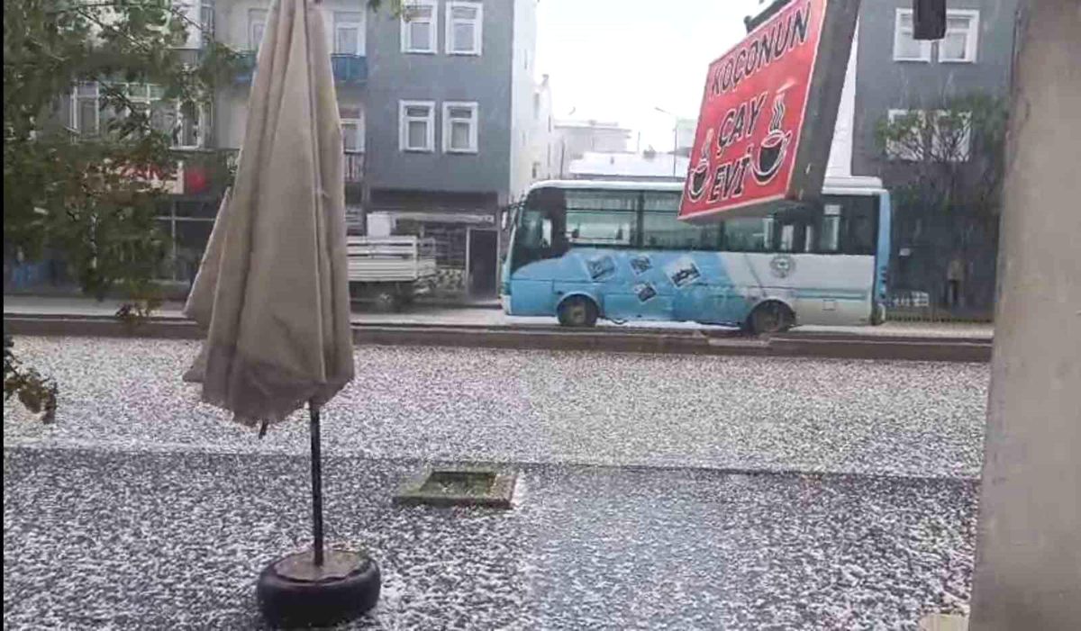 Bayburt\'ta Dolu Yağışı Hayatı Olumsuz Etkiledi