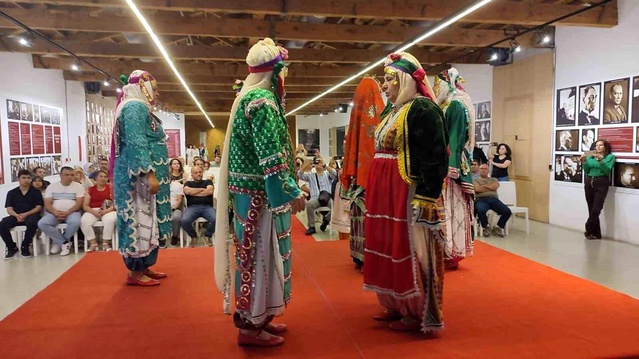Deyre Defilesi: Geçmişin İzleri