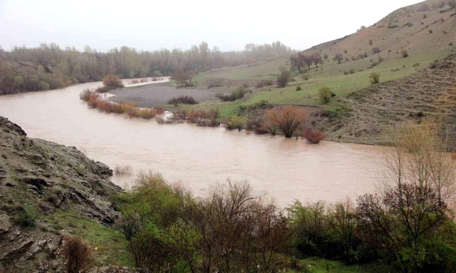 Erzincan'da Kar Erimesi Su Seviyesini Yükseltti