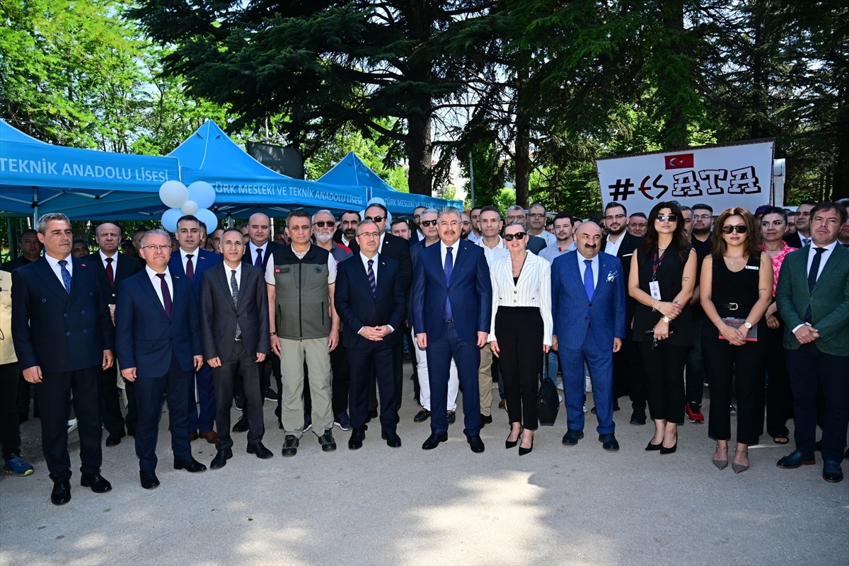 Eskişehir\'de Otomotiv Fuarı Açıldı