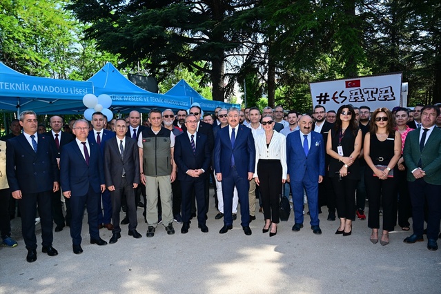 Eskişehir'de Otomotiv Fuarı Açıldı