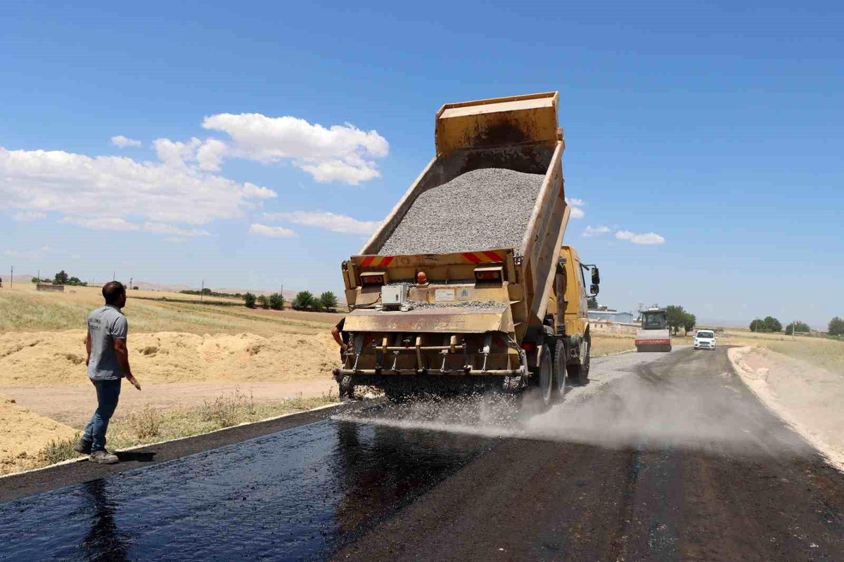 Eyyübiye kırsalında yol standardı yükseliyor