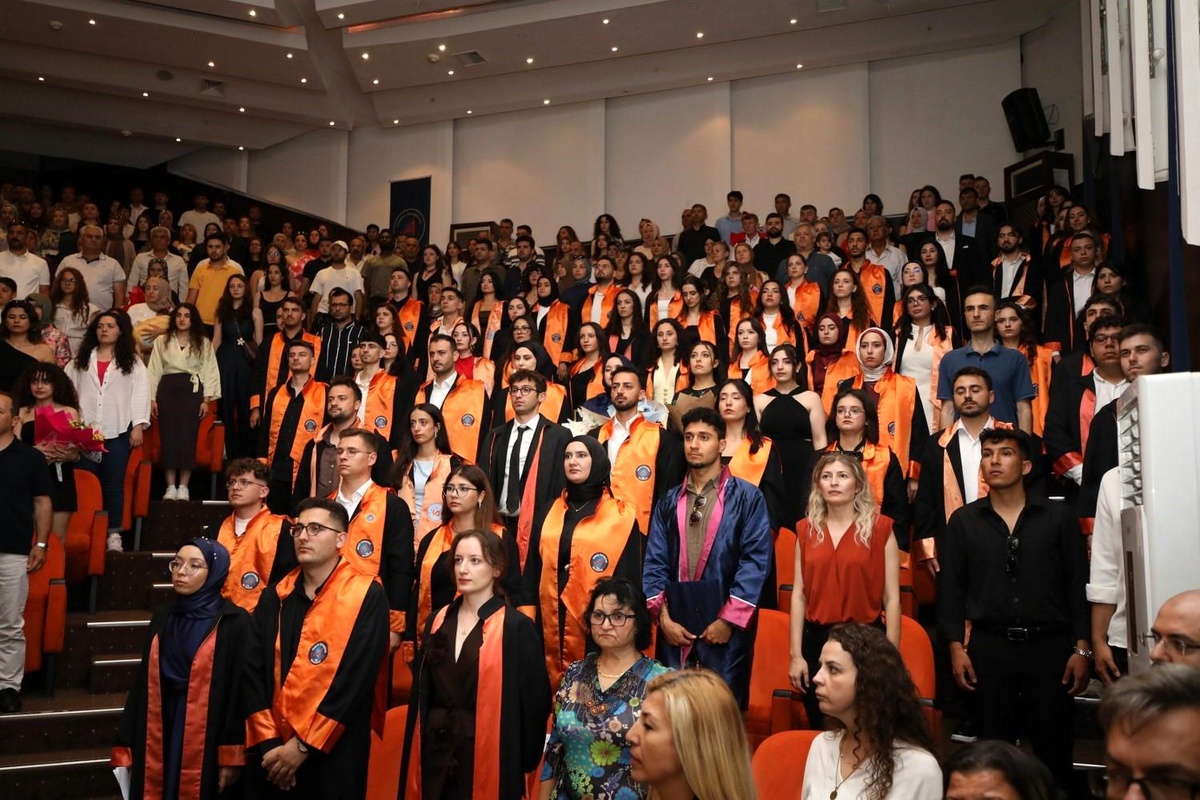 Fen Fakültesi Mezuniyet Töreni Coşkuyla Gerçekleşti
