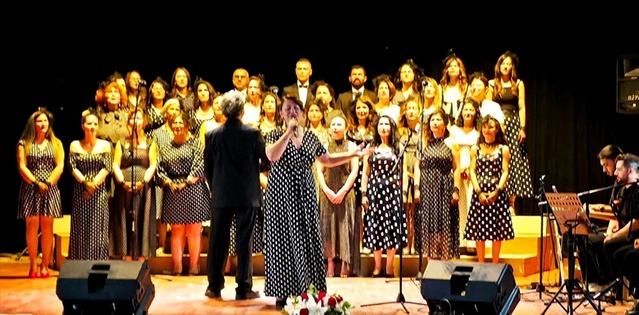 Gelibolu'da Öğretmen Korosu Konser Verdi