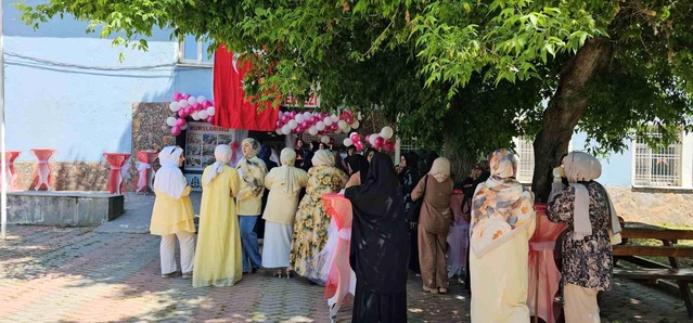 Hasköy'de Yıl Sonu Sergisi Açıldı