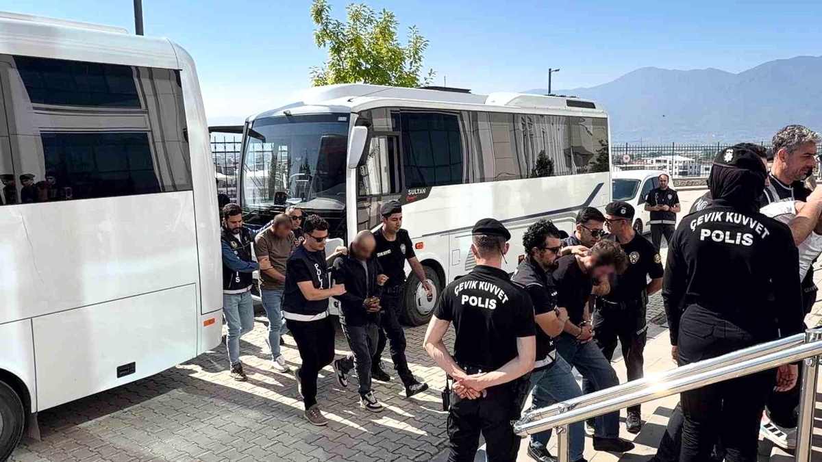 Bursa\'da Uyuşturucu Operasyonu: 23 Şüpheli Adliyeye Sevk Edildi