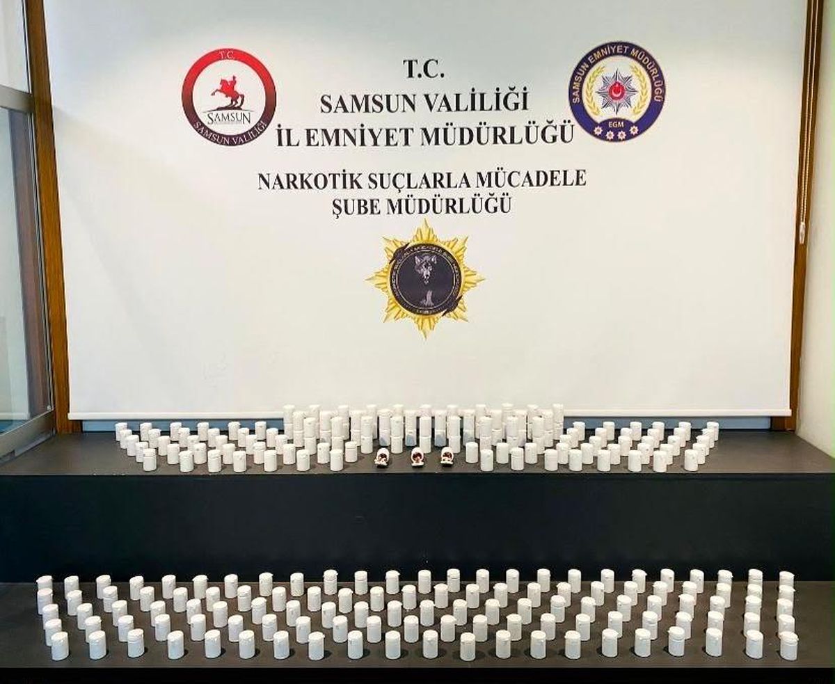 Samsun\'da Narkotik Operasyonu: 11 Bin 650 Sentetik Ecza Ele Geçirildi
