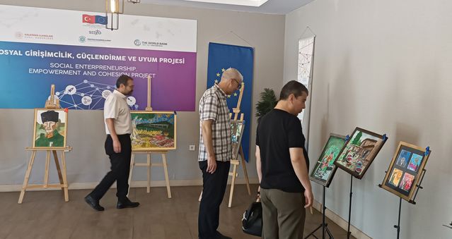 İşitme engelli genç ressamdan ilk sergi