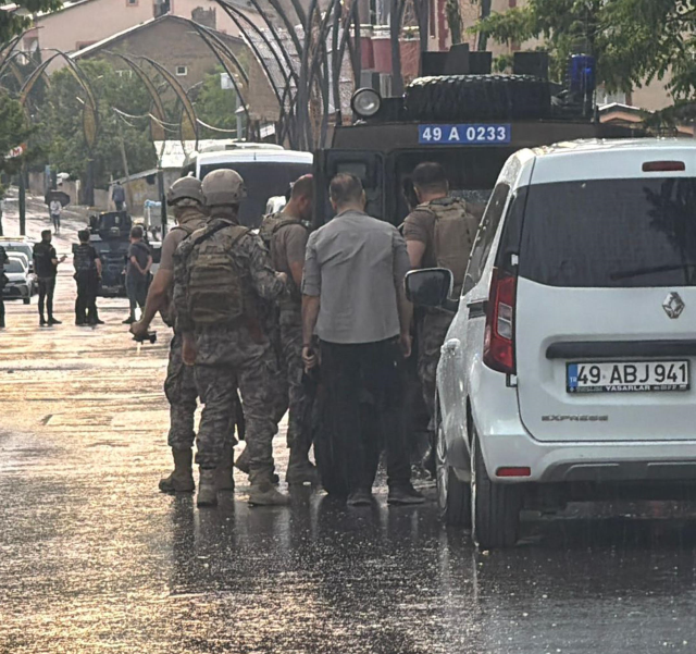 İşitme engelli kardeşini ve bir polis memurunu yaralayan şüpheli, operasyonla etkisiz hale getirildi