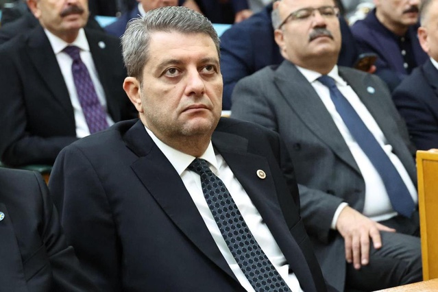 İYİ Parti İstanbul Milletvekili Ersin Beyaz, AK Parti’ye kat