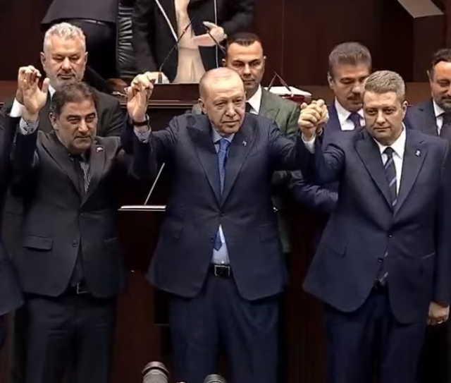 İYİ Parti'den istifa eden İstanbul Milletvekili Ersin Beyaz AK Parti'ye katıldı