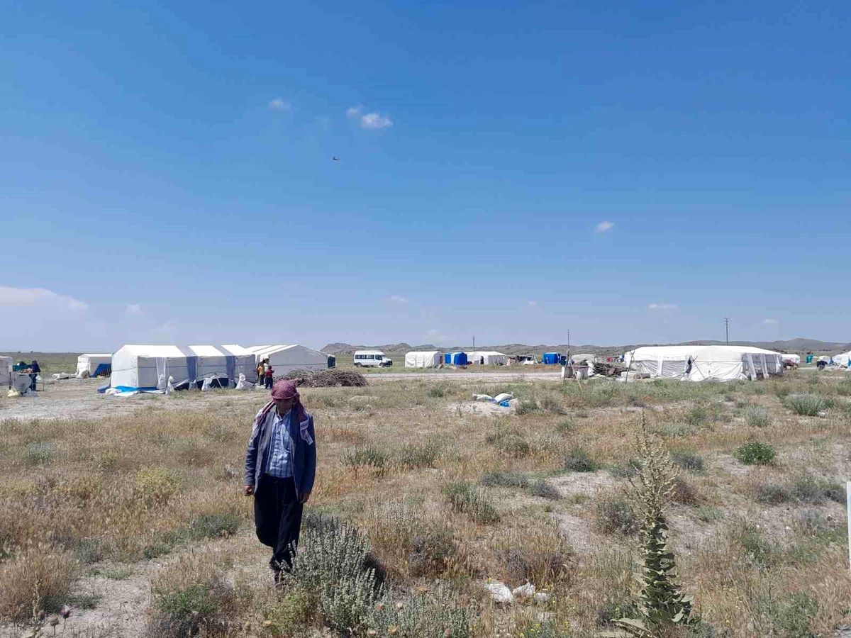 Karapınar\'da mevsimlik tarım işçilerinin kaldığı çadır kentte inceleme