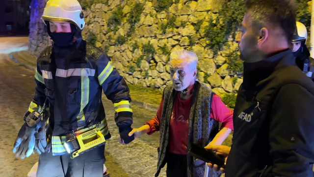 Mutfak tavanından sıva düştü, 5 kişilik aile tahliye edildi
