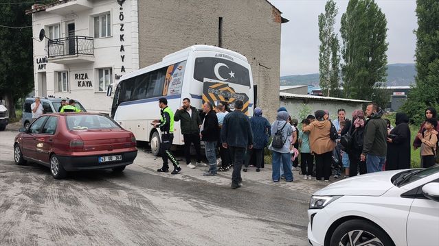 Kütahya'da Servis Kazası: 2 Yaralı
